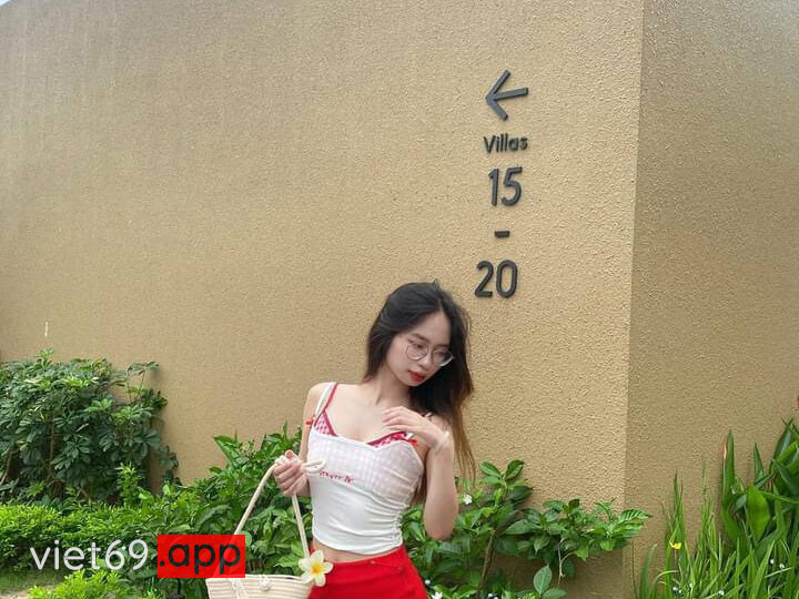 Ảnh 13 của Bé sinh viên kính cận 2k2 dâm đãng lộ clip sex (Full Clip + Pic)