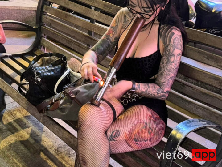 Ảnh 2 của Bé Thủy Tạ chê anh Blacka cu bé nên đi bú bóng chơi some (Full Clip + Pic)