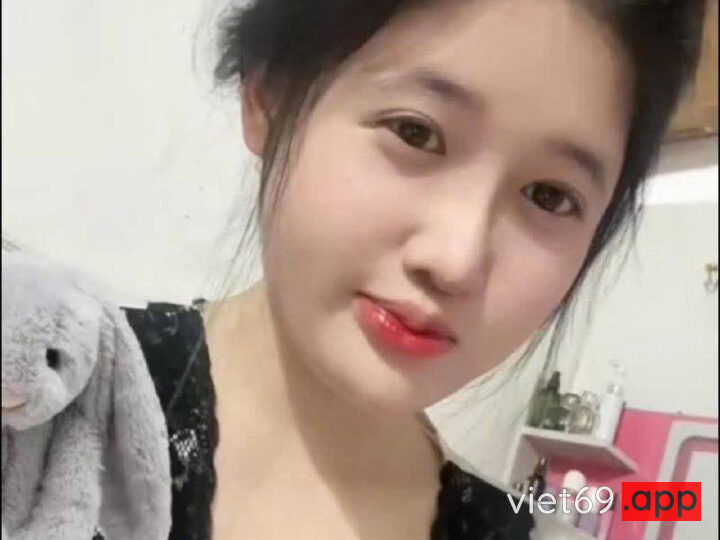 Ảnh 17 của Cặc to tuột quần chịch em rau xinh lồn múp trong phòng trọ (Full Clip + Pic)