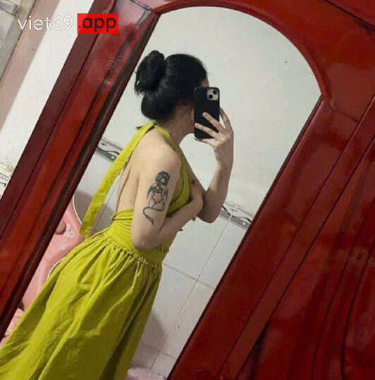 Ảnh 13 của Cặc to tuột quần chịch em rau xinh lồn múp trong phòng trọ (Full Clip + Pic)