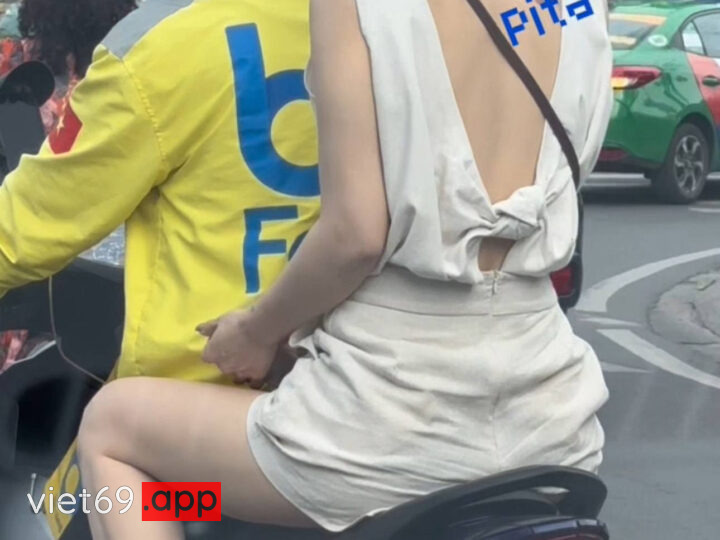 Ảnh 1 của Checker Pita đụ bé Bank Acb có cặp đùi trắng phao – Phần 2