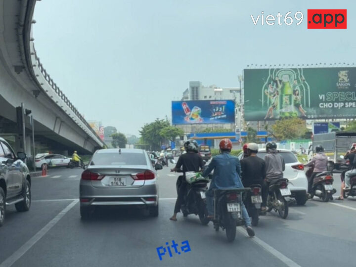 Ảnh 2 của Checker Pita Trốn làm dẫn bé người yêu bé nhỏ đi cúp học làm 2 nháy
