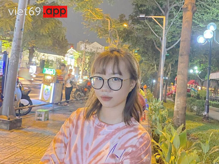Ảnh 14 của Chịch em kính cận dâm đãng bú cu điêu luyện (Full Clip + Pic)