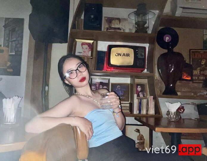 Ảnh 13 của Chịch em kính cận dâm đãng bú cu điêu luyện (Full Clip + Pic)