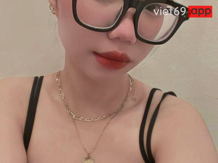 Ảnh 10 của Chịch em kính cận dâm đãng bú cu điêu luyện (Full Clip + Pic)