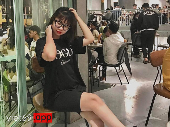 Ảnh 7 của Chịch em kính cận dâm đãng bú cu điêu luyện (Full Clip + Pic)