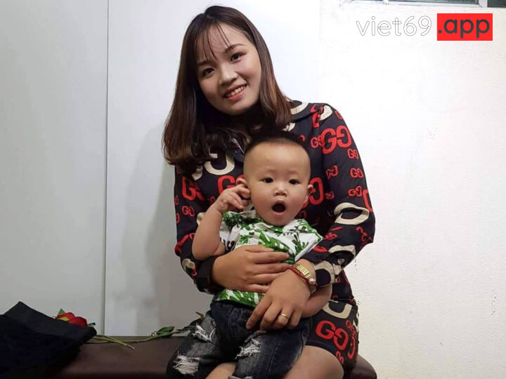 Ảnh 8 của Chồng địt phê quá vợ cầm luôn điện thoại để quay
