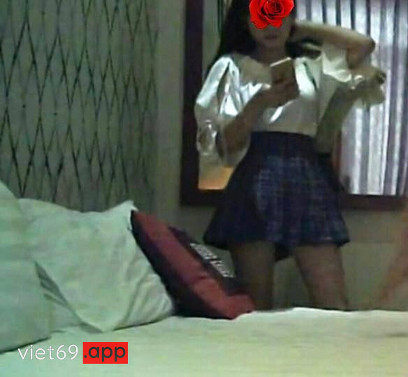 Ảnh 1 của Clip sex check hàng em Tiểu Long Nữ ngây thơ dễ thương