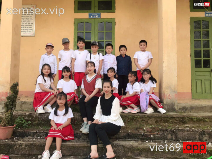Ảnh 22 của Clip sex Cô giáo Tây Bắc mặc áo dài đỏ địt với chồng cực dâm (Full Clip + Pic)