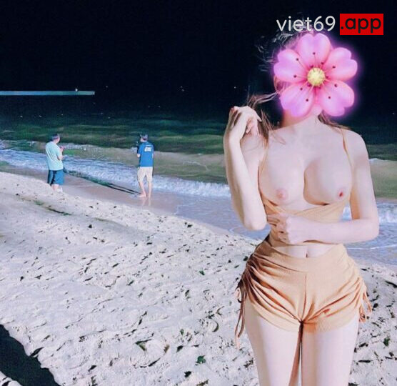 Ảnh 9 của Clip sex Couple Bé Thỏ doggy public với chồng ở Homestay khi đi du lịch biển (Full Clip + Pic)