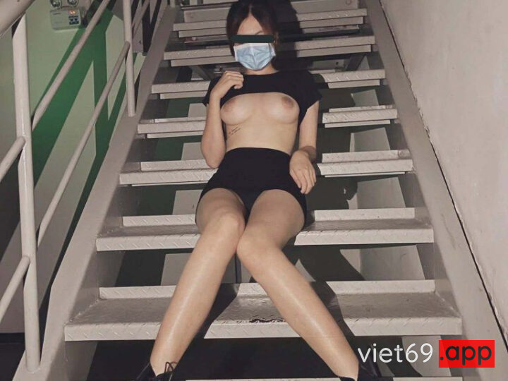 Ảnh 3 của Clip sex em bé đào babipeachyy thả rông ở rạp chiếu phim và chịch lút cán trong khách sạn (Full Clip + Pic)
