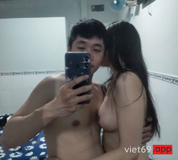 Ảnh 6 của Clip sex Em đeo kính váy xanh xinh dâm dáng ngon cực Hot (Full Clip + Pic) – Phần 2