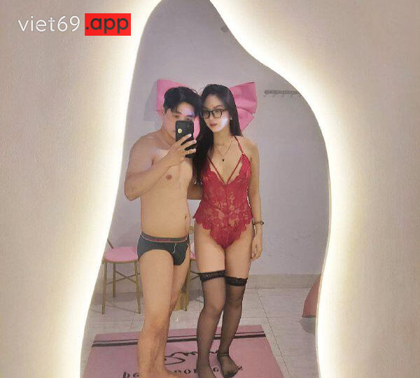 Ảnh 8 của Clip sex Em đeo kính váy xanh xinh dâm dáng ngon cực Hot (Full Clip + Pic) – Phần 6
