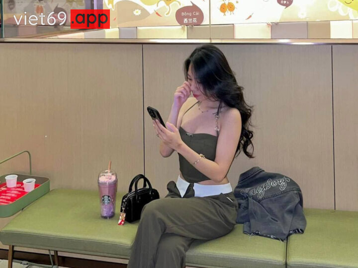 Ảnh 10 của Clip sex Em gái xinh mình dây mông to căng tròn bị đụ nằm sấp