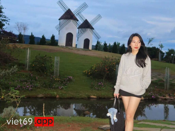 Ảnh 9 của Clip sex Em gái xinh mình dây mông to căng tròn bị đụ nằm sấp