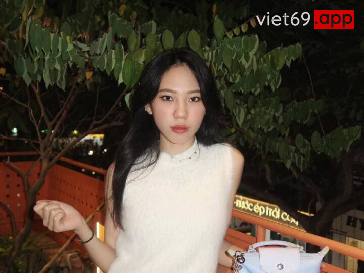 Ảnh 7 của Clip sex Em gái xinh mình dây mông to căng tròn bị đụ nằm sấp