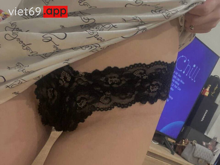 Ảnh 3 của Clip sex Em gái xinh mình dây mông to căng tròn bị đụ nằm sấp