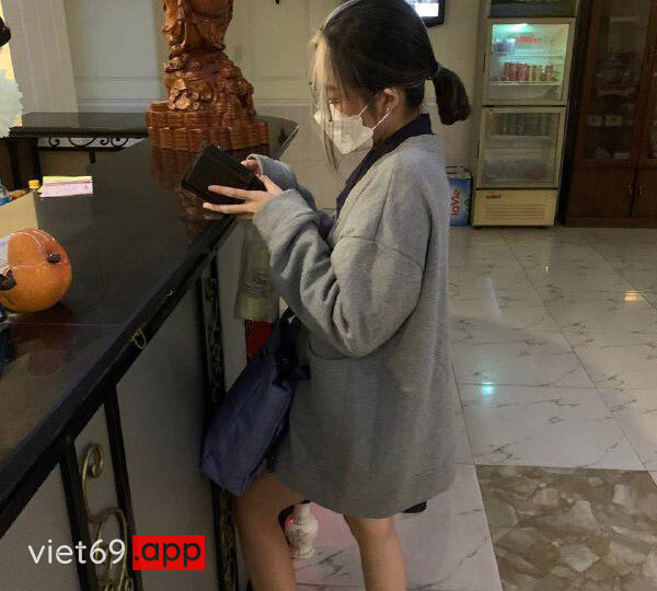 Ảnh 5 của Cởi áo chịch em khi em đang nghe điện thoại