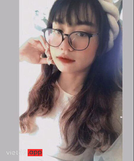 Ảnh 7 của Đặng Xuân Thảo 2k3 em sinh viên kính cận lộ clip sex địt nhau cùng bạn trai (Full Clip + Pic)