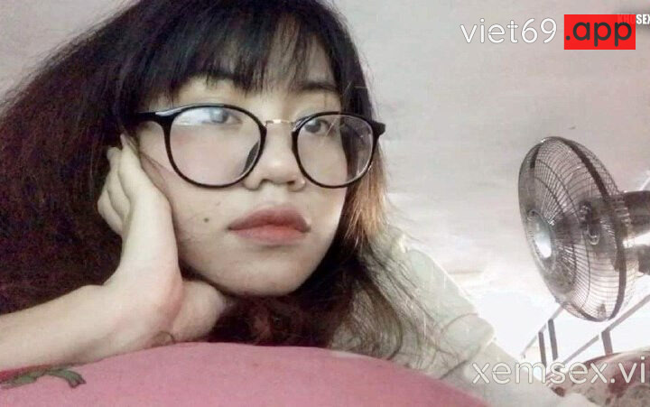 Ảnh 3 của Đặng Xuân Thảo 2k3 em sinh viên kính cận lộ clip sex địt nhau cùng bạn trai (Full Clip + Pic)