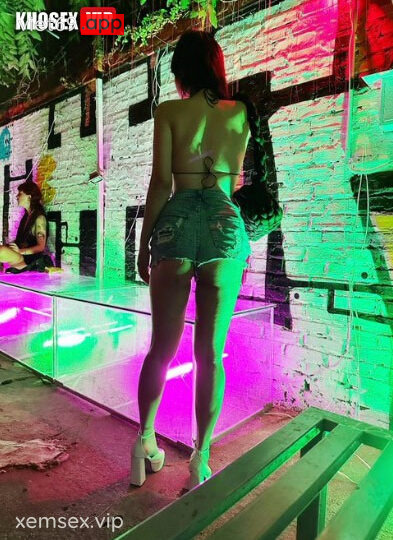 Ảnh 2 của Đi Bar gạ địt em gái dâm body múp ngon (Full Clip + Pic) – P2