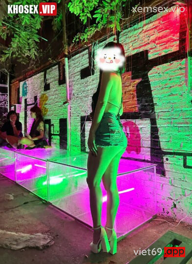 Ảnh 4 của Đi Bar gạ địt em gái dâm body múp ngon (Full Clip + Pic) – P2