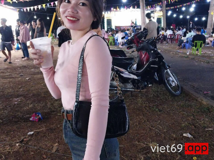 Ảnh 12 của Đợi vợ nhậu say cho thằng bạn địt xuất tinh trong