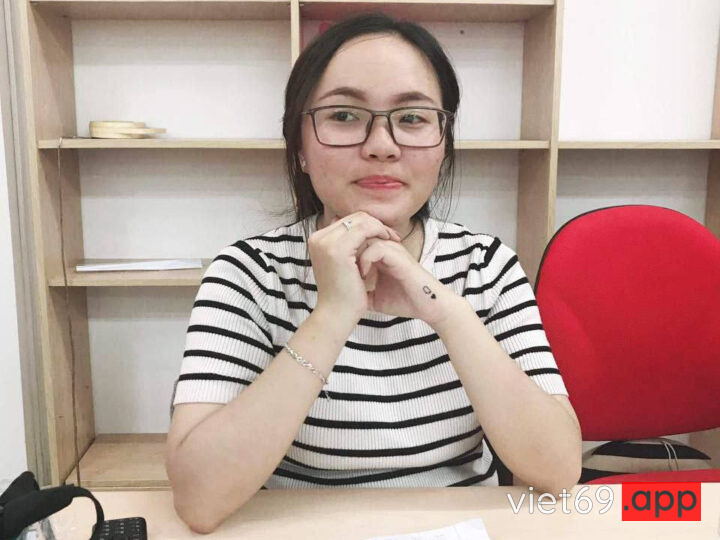 Ảnh 8 của Đụ em nhân viên văn phòng đeo kính sướng rên rỉ rồi gạ em xuất trong (Full Clip + Pic)
