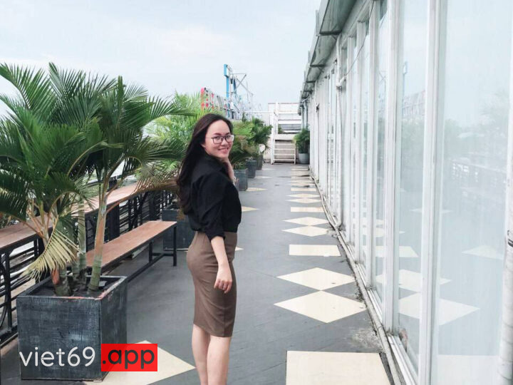 Ảnh 6 của Đụ em nhân viên văn phòng đeo kính sướng rên rỉ rồi gạ em xuất trong (Full Clip + Pic)