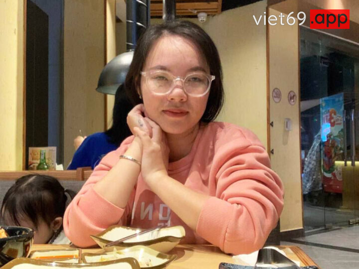Ảnh 2 của Đụ em nhân viên văn phòng đeo kính sướng rên rỉ rồi gạ em xuất trong (Full Clip + Pic)