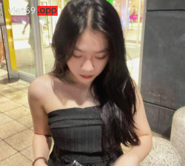 Ảnh 3 của Em gái lớp 12 xinh dâm mặc lọt khe bú mút cực phê bị địt như 1 con đĩ – Phần 2