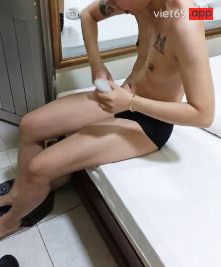 Ảnh 7 của Em gái xăm trổ chân dài có cái lồn múp hạt le to (Full Clip + Pic)