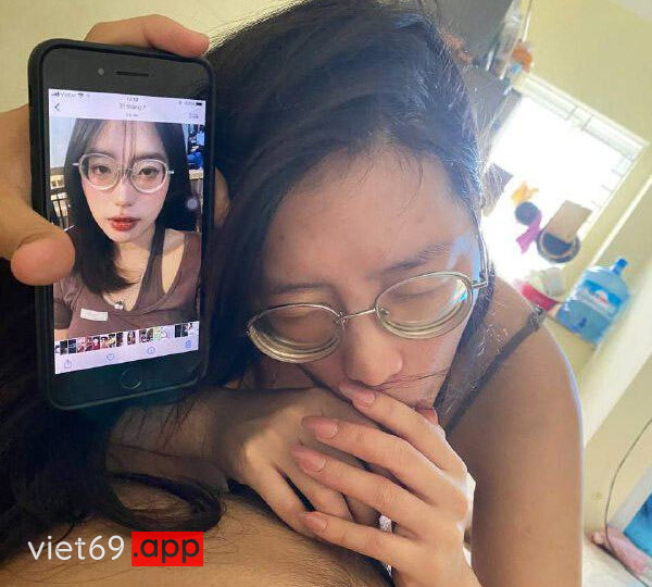 Ảnh 2 của Em kính cận siêu dâm lộ clip sex (Full Clip + Pic)