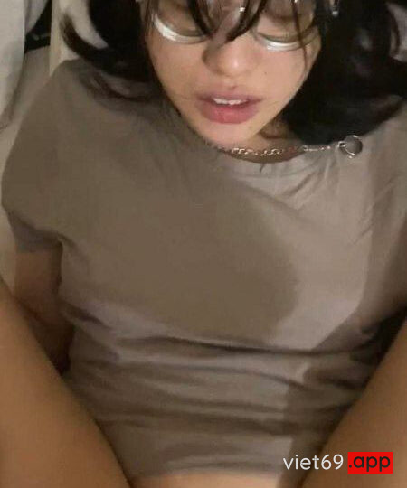 Ảnh 4 của Em kính cận siêu dâm lộ clip sex (Full Clip + Pic)