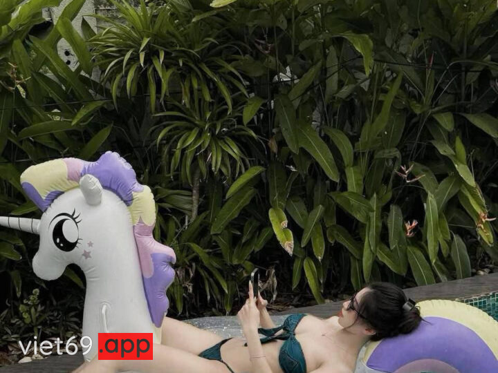 Ảnh 13 của Hà Quỳnh Trang cô bé quàng khăn có cặp vú siêu phẩm lộ clip sex với bạn trai (Full Clip + Pic)