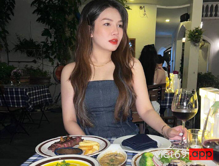 Ảnh 6 của Lấy em về rồi mới biết em quá dâm