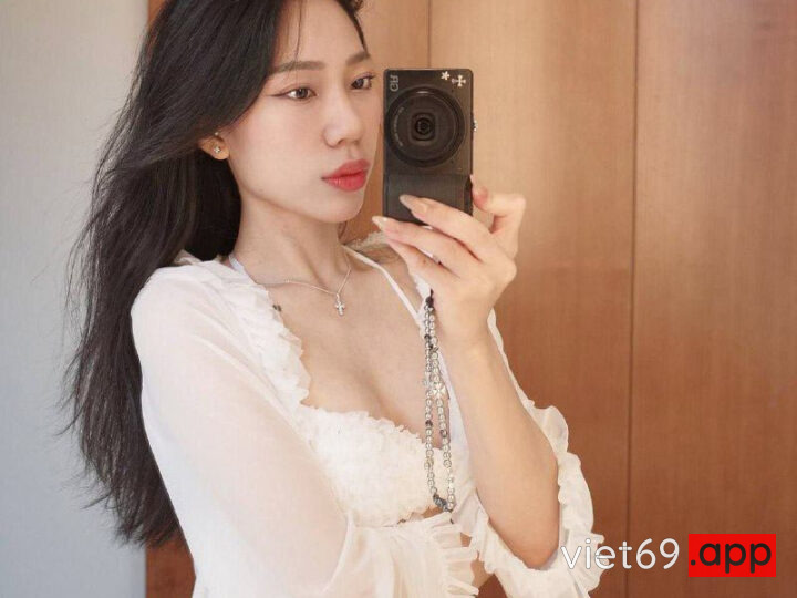 Ảnh 12 của Lộ clip sex Chịch gái xinh từ nhà tắm đến giường quá phê (Full Clip + Pic)