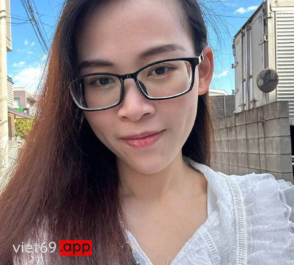 Ảnh 15 của Lộ clip sex đụ em người yêu đeo kính có cái lồn dâm cực múp (Full Clip + Pic)