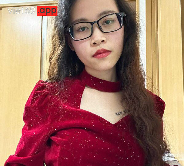 Ảnh 10 của Lộ clip sex đụ em người yêu đeo kính có cái lồn dâm cực múp (Full Clip + Pic)