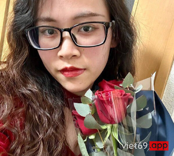 Ảnh 7 của Lộ clip sex đụ em người yêu đeo kính có cái lồn dâm cực múp (Full Clip + Pic)