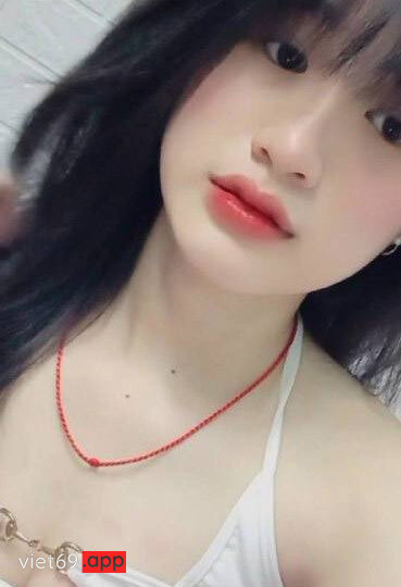 Ảnh 14 của Lộ clip sex em Chúi Chiên lồn múp bị dập rên rỉ