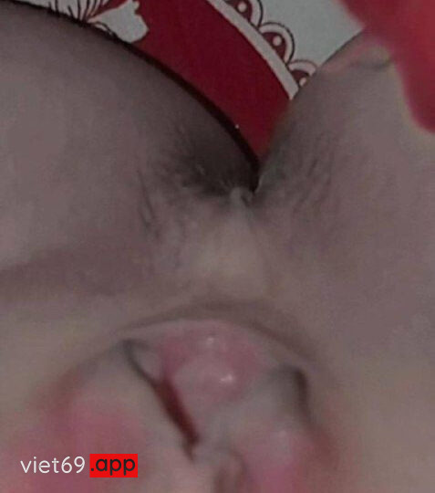 Ảnh 5 của Lộ clip sex em Chúi Chiên lồn múp bị dập rên rỉ