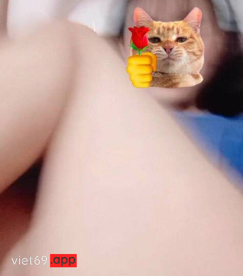 Ảnh 16 của Lộ clip sex em Chúi Chiên lồn múp bị dập rên rỉ