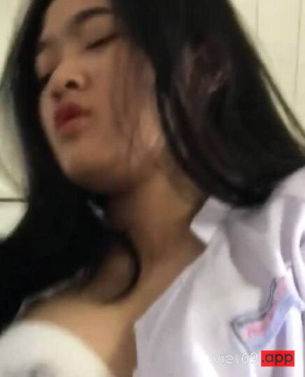 Ảnh 16 của Lộ clip sex em học sinh đeo kính mặc áo dài địt với bạn trai (Full Clip + Pic)