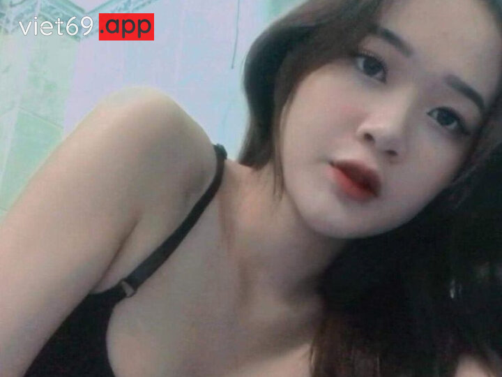Ảnh 19 của Lộ clip sex em học sinh đeo kính mặc áo dài địt với bạn trai (Full Clip + Pic)