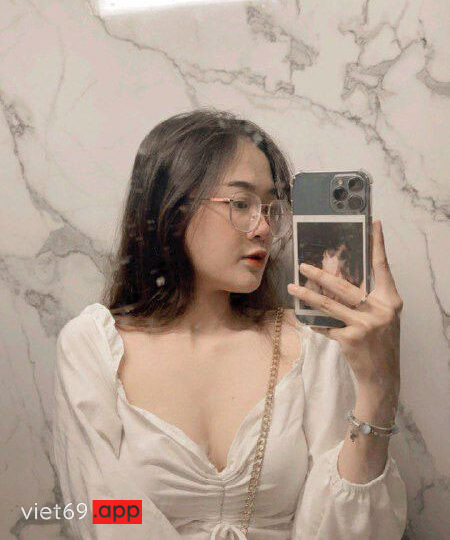 Ảnh 20 của Lộ clip sex em học sinh đeo kính mặc áo dài địt với bạn trai (Full Clip + Pic)