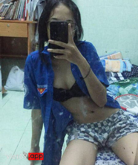 Ảnh 13 của Lộ clip sex em học sinh đeo kính mặc áo dài địt với bạn trai (Full Clip + Pic)