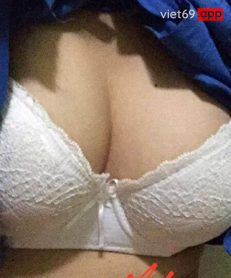 Ảnh 12 của Lộ clip sex em học sinh đeo kính mặc áo dài địt với bạn trai (Full Clip + Pic)