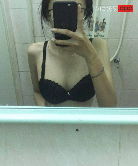 Ảnh 8 của Lộ clip sex em học sinh đeo kính mặc áo dài địt với bạn trai (Full Clip + Pic)
