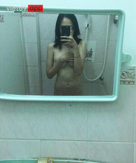 Ảnh 10 của Lộ clip sex em học sinh đeo kính mặc áo dài địt với bạn trai (Full Clip + Pic)